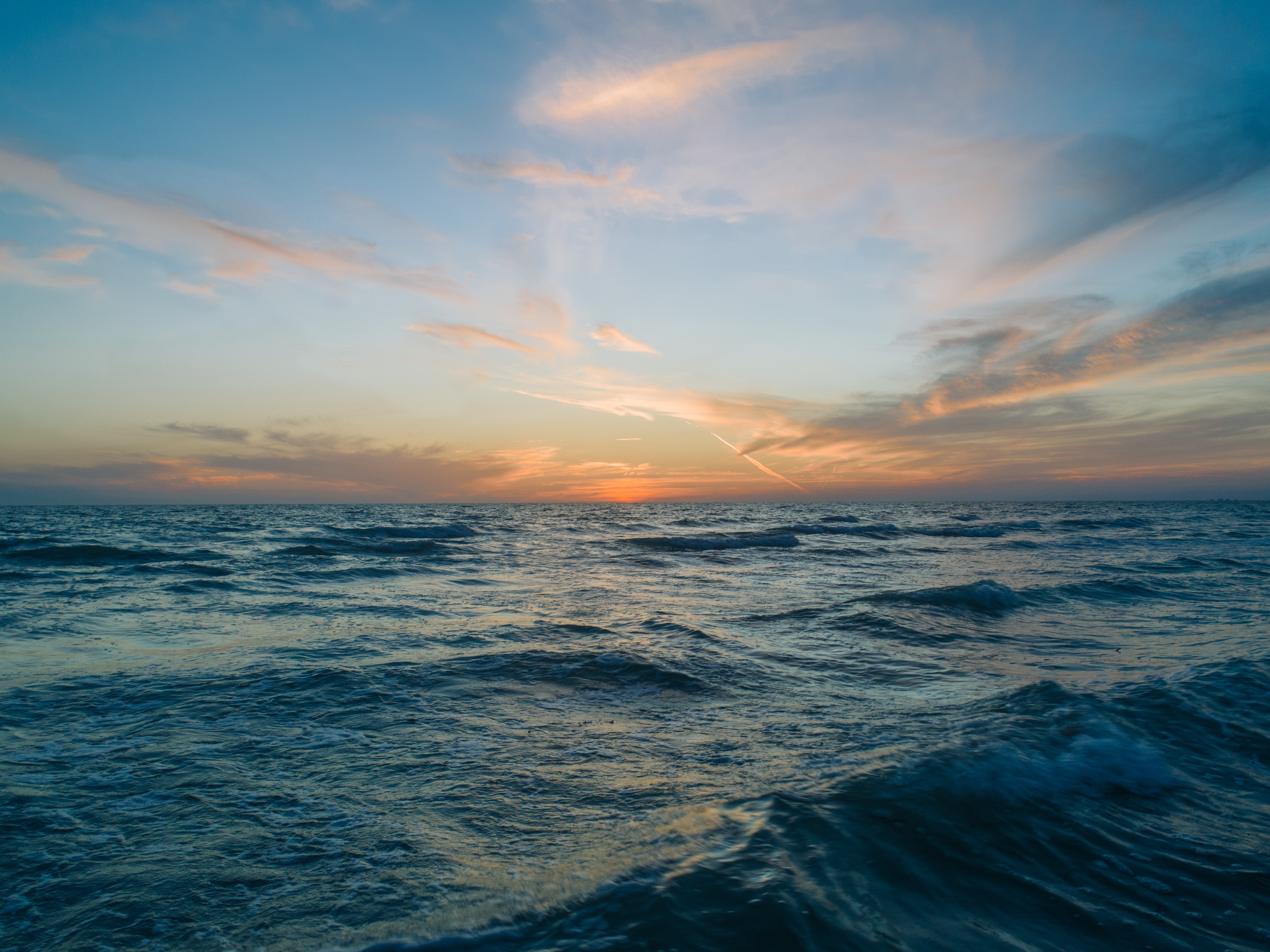 Море горизонт. Море волны небо. Море океан Горизонт. Море небо Горизонт. Бескрайнее синее море.